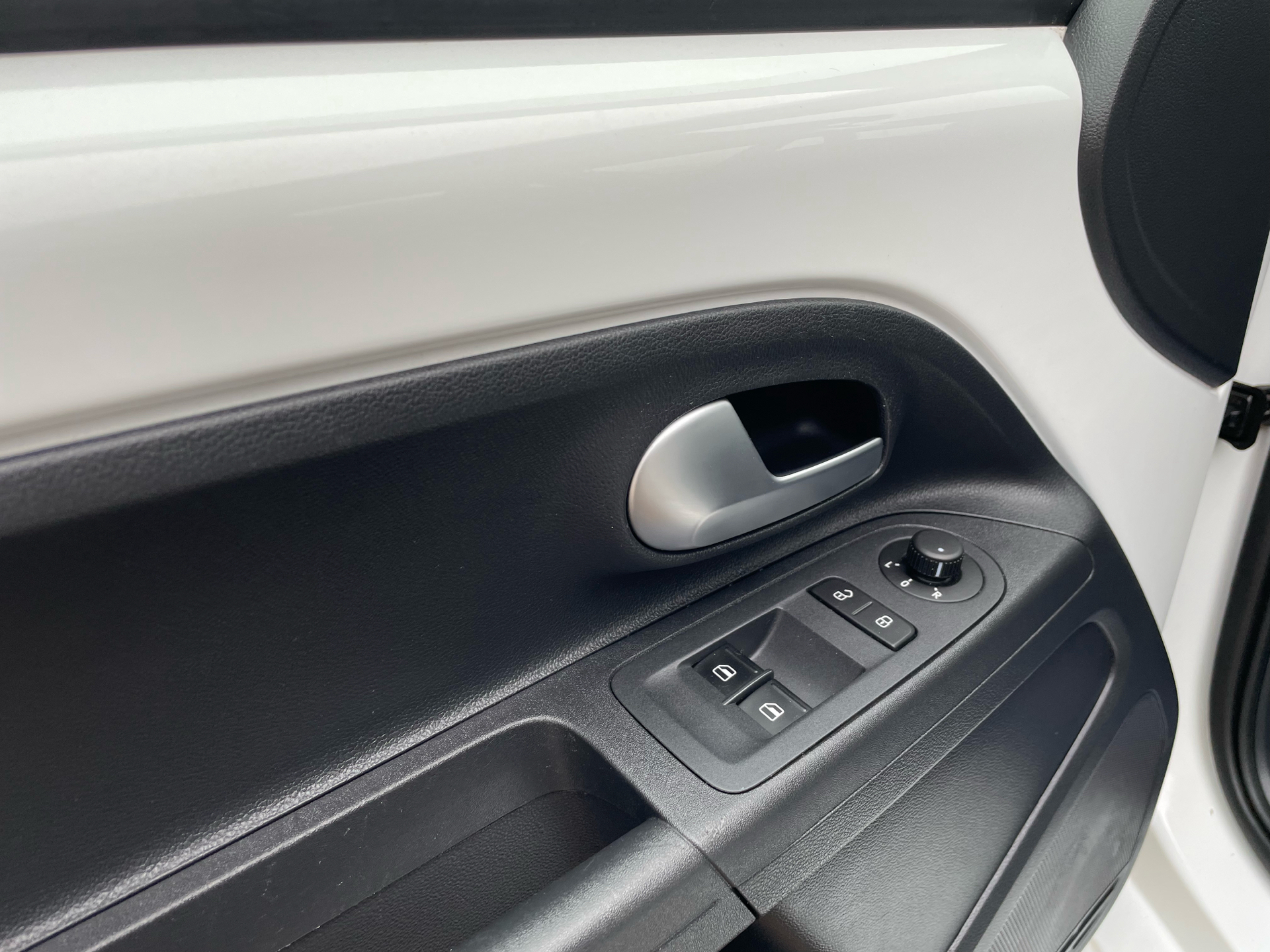 Hvid VW up fra 2020 set indefra