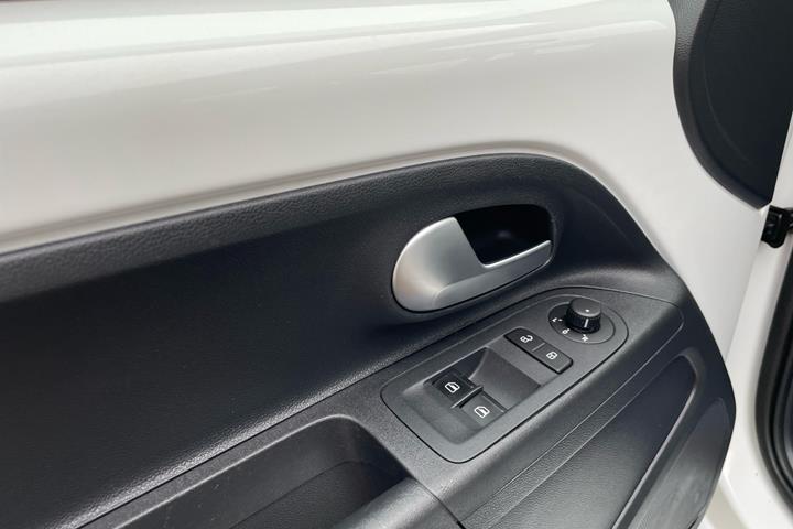 Hvid VW up fra 2020 set indefra