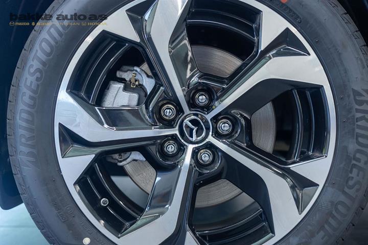 Grå Mazda MX-30 fra 2025 set udefra
