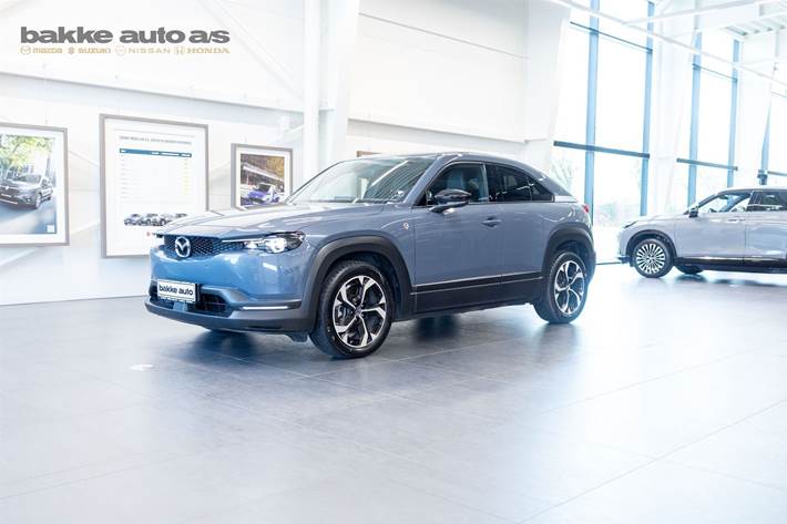 Grå Mazda MX-30 fra 2024 set udefra