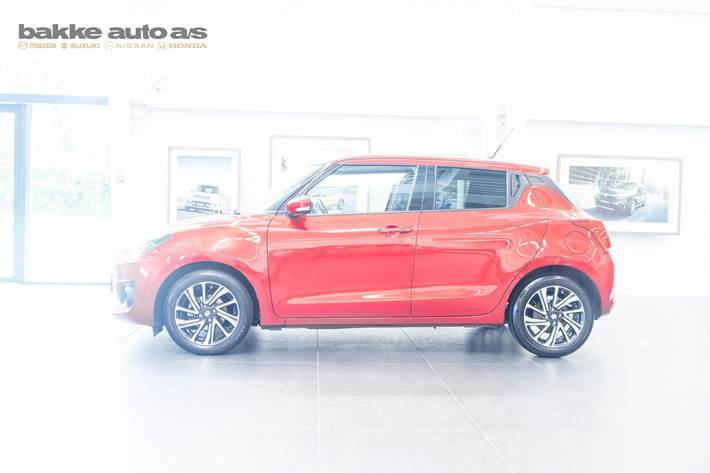 Rød Suzuki Swift fra 2024