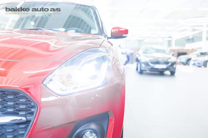 Rød Suzuki Swift fra 2024