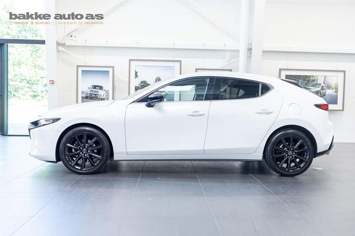 Hvid Mazda 3 fra 2023
