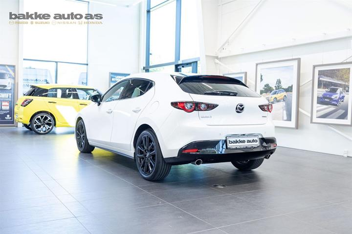 Hvid Mazda 3 fra 2023