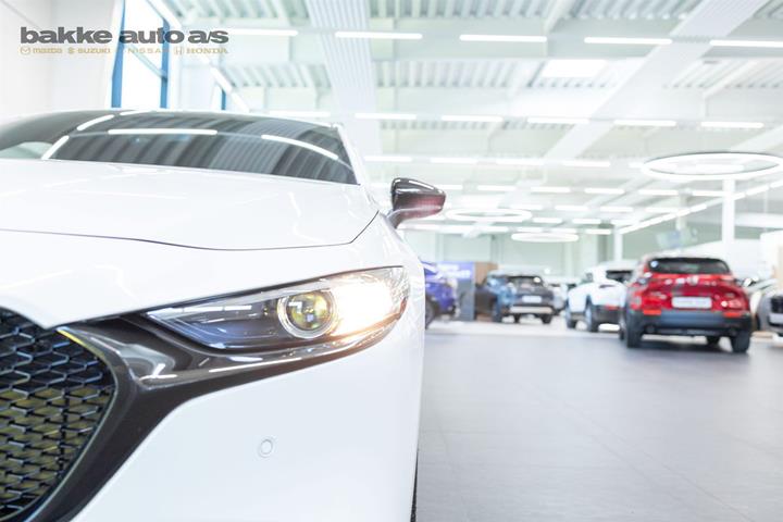 Hvid Mazda 3 fra 2023