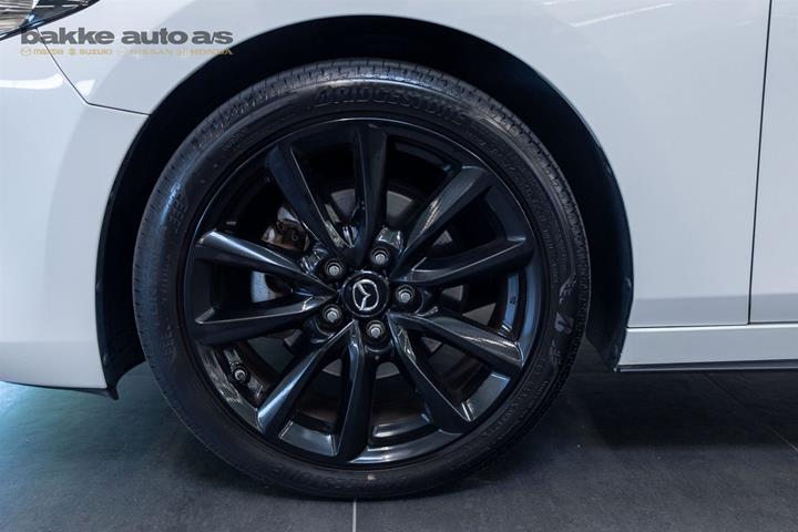 Hvid Mazda 3 fra 2023
