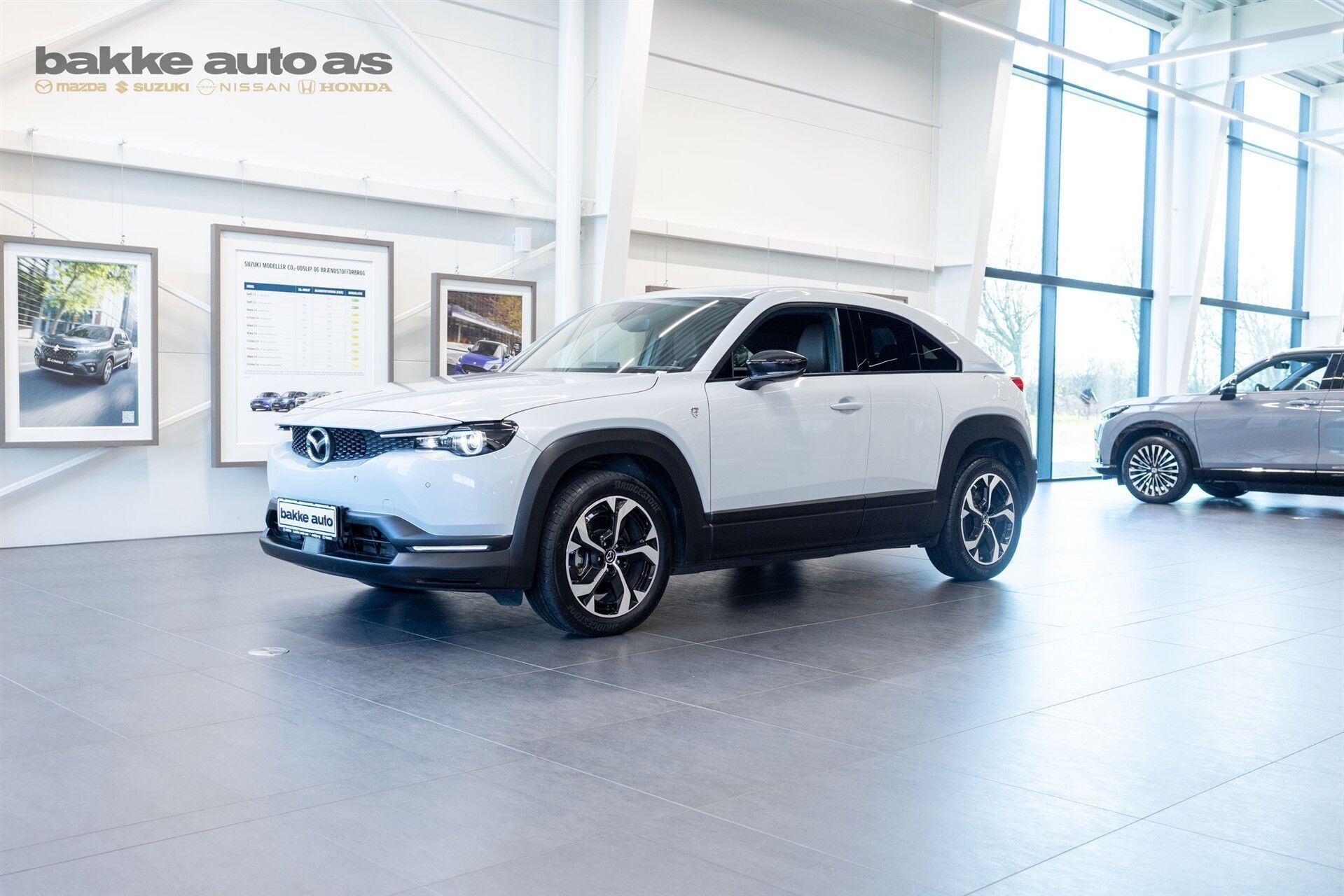 Mazda MX-30 0,8 e-Skyactiv R-EV  Plugin-hybrid Makoto 170HK 5d Trinl. Gear