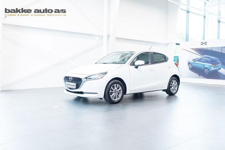 Hvid Mazda 2 fra 2023 set udefra
