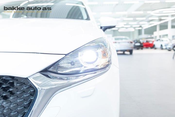 Hvid Mazda 2 fra 2023