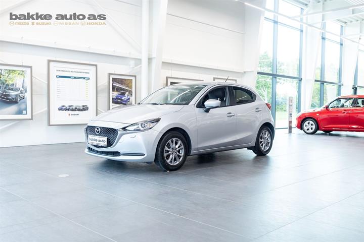 Grå Mazda 2 fra 2023 set udefra