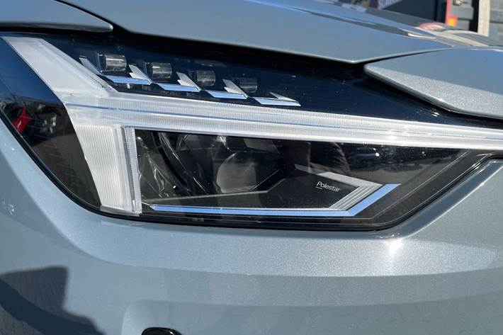 Blå Polestar 2 fra 2022