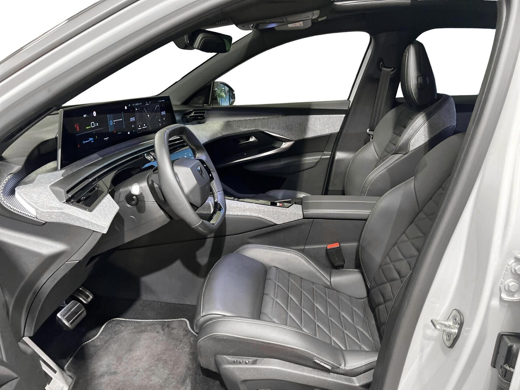 Peugeot e-3008 EL GT 210HK 5d Aut.