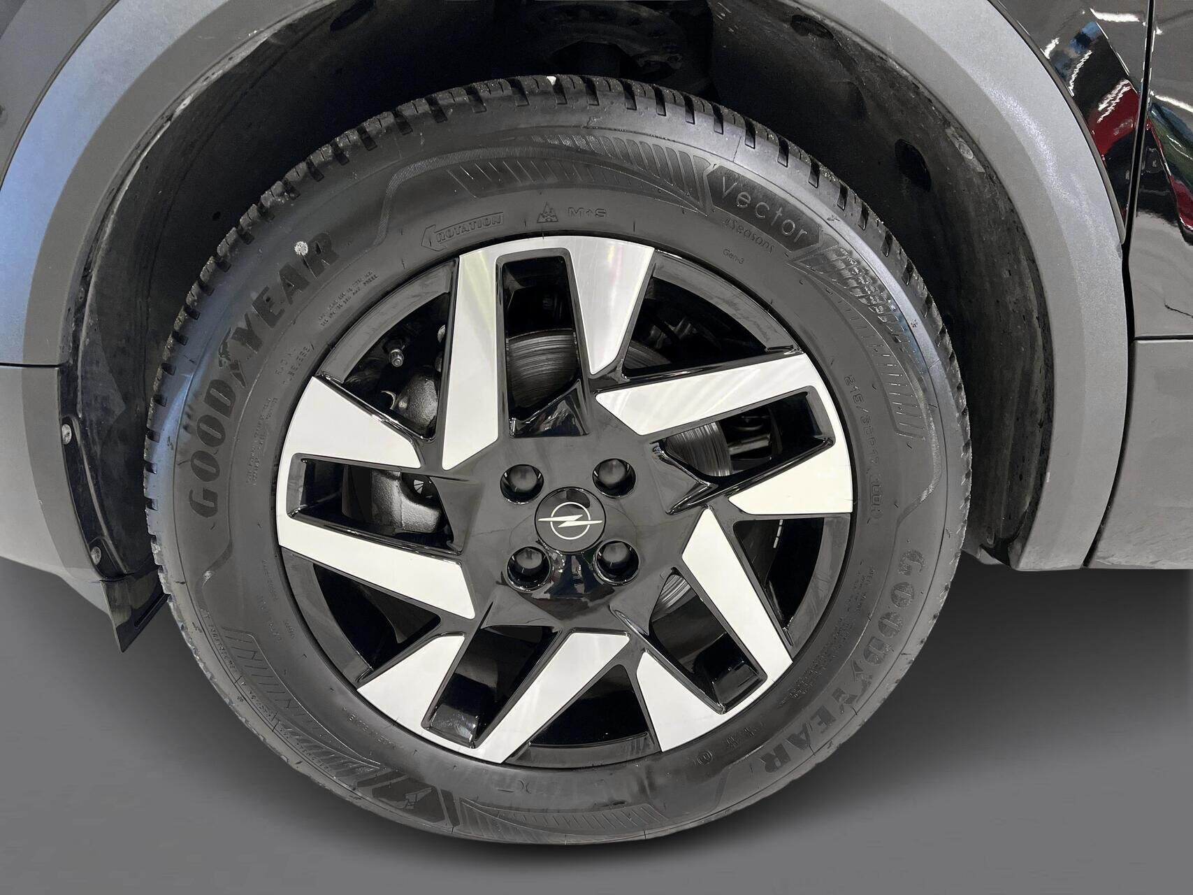 Sort Opel Mokka-e fra 2024