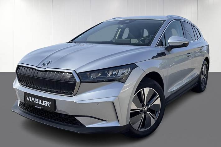 Sølv Skoda Enyaq fra 2023 set udefra