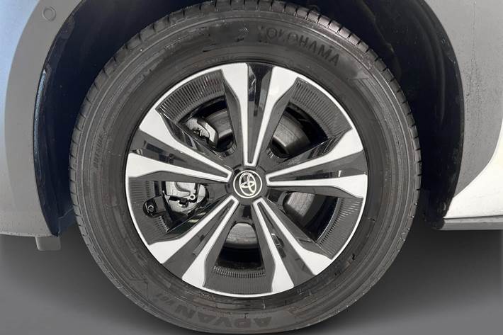 Hvid Toyota BZ4X fra 2025