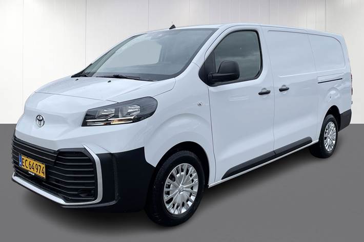 Hvid Toyota ProAce fra 2024 set udefra