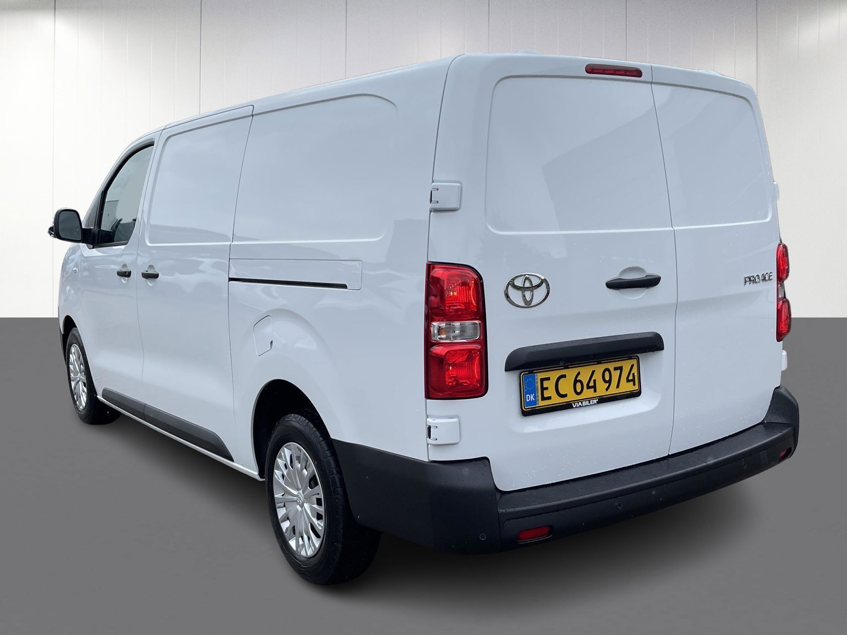 Hvid Toyota ProAce fra 2024