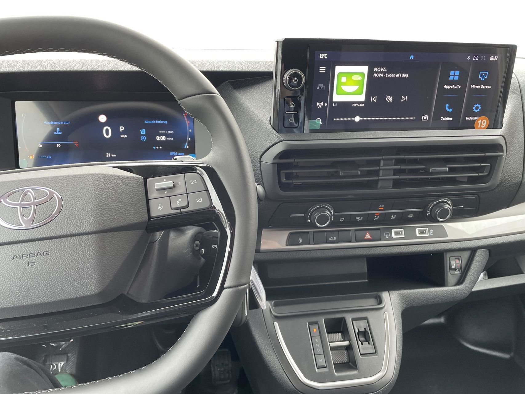 Hvid Toyota ProAce fra 2024