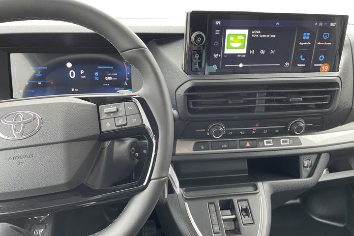Hvid Toyota ProAce fra 2024