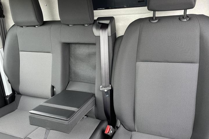Hvid Toyota ProAce fra 2024