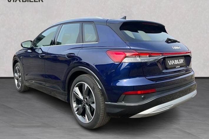 Blå Audi Q4 fra 2024