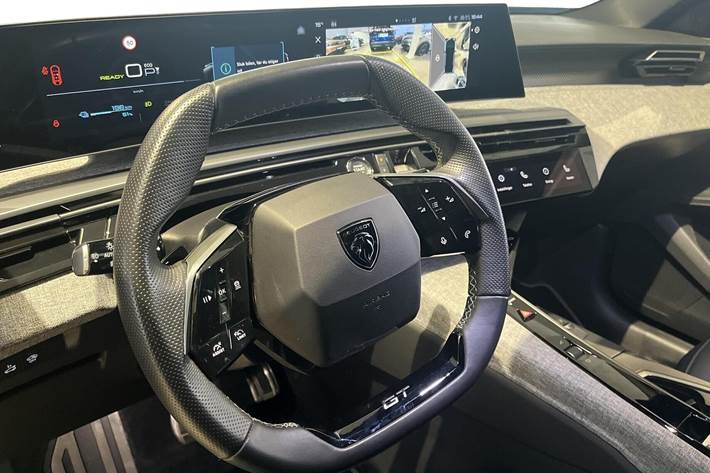 Blå Peugeot e-5008 fra 2024