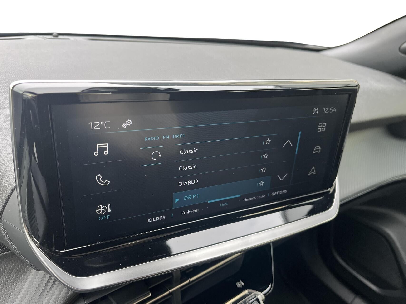 Sort Peugeot e-2008 fra 2025