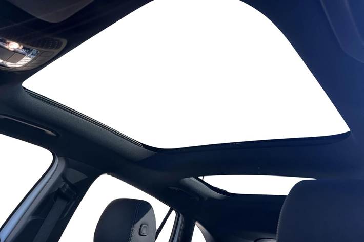 Hvid Mercedes EQA 300 fra 2024