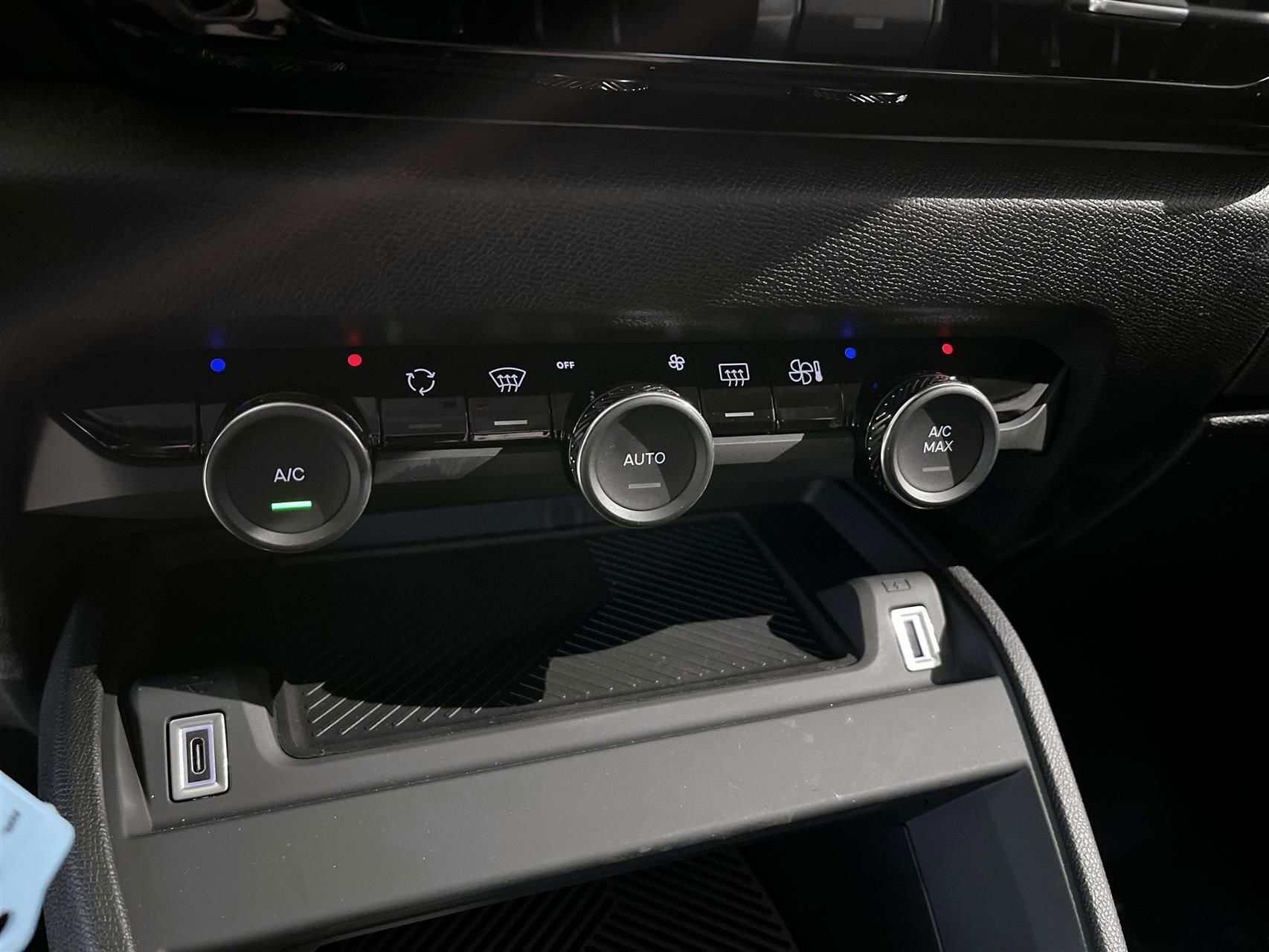 Grå Citroën ë-C4 fra 2023