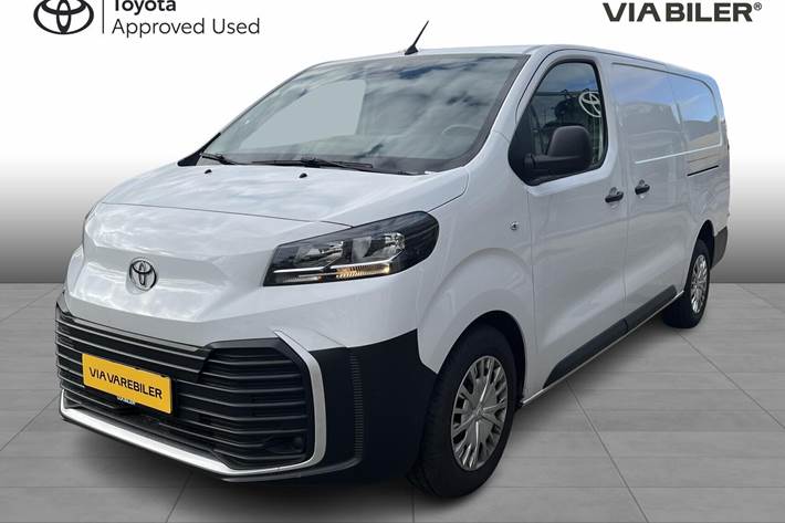 Hvid Toyota ProAce fra 2024 set udefra