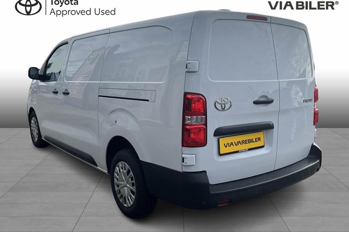 Hvid Toyota ProAce fra 2024