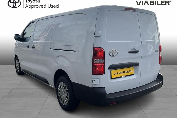 Hvid Toyota ProAce fra 2024