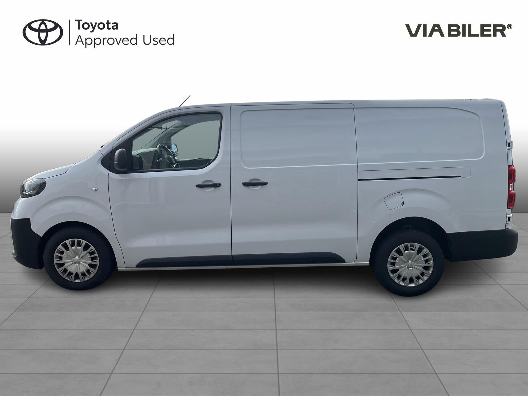 Hvid Toyota ProAce fra 2024