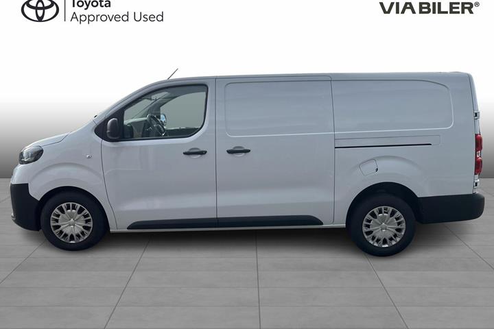 Hvid Toyota ProAce fra 2024