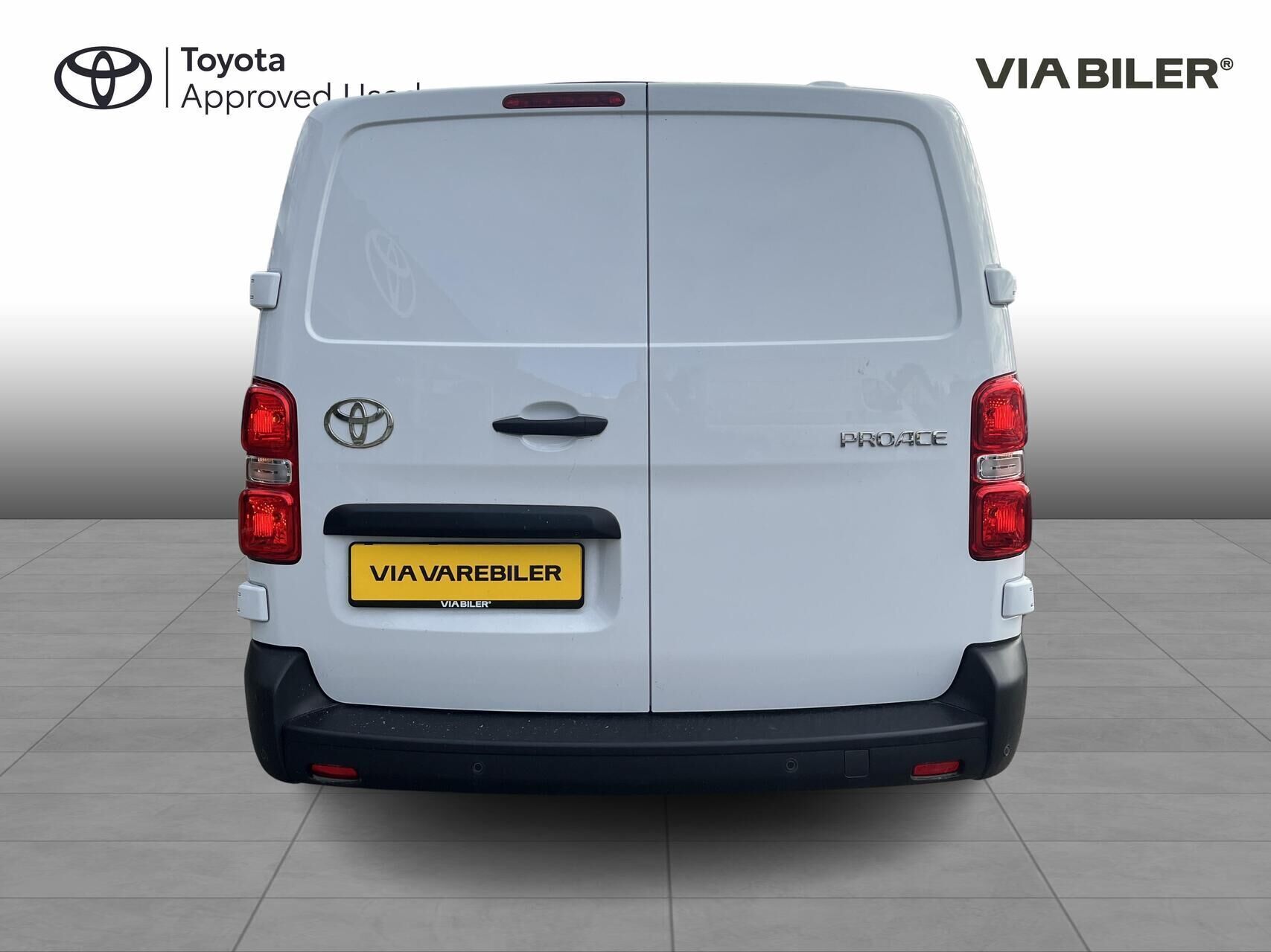 Hvid Toyota ProAce fra 2024