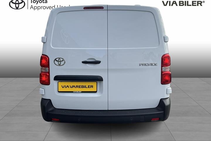 Hvid Toyota ProAce fra 2024
