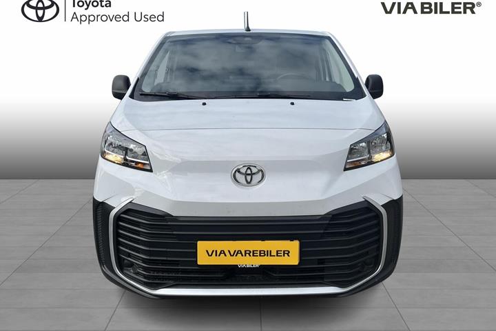 Hvid Toyota ProAce fra 2024