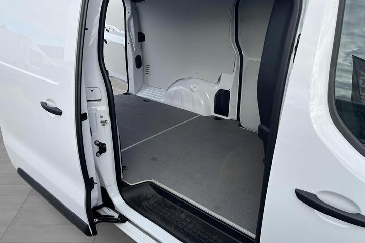Hvid Toyota ProAce fra 2024