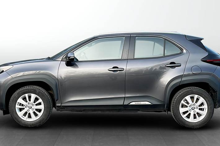 Grå Toyota Yaris Cross fra 2022