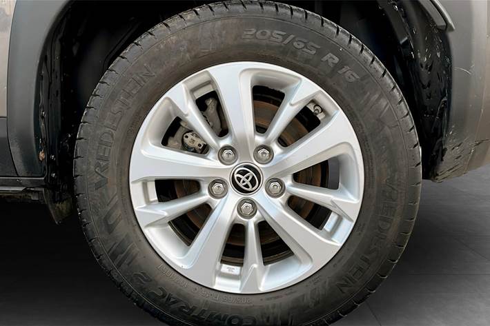 Grå Toyota Yaris Cross fra 2022