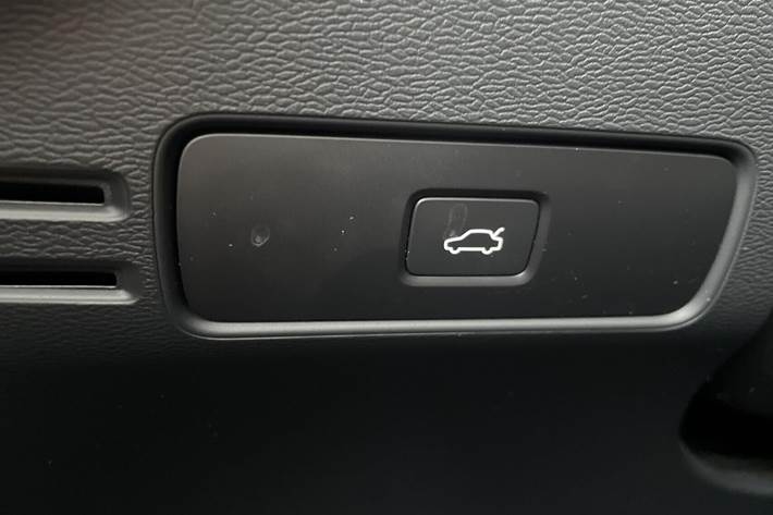 Blå Volvo XC40 fra 2023