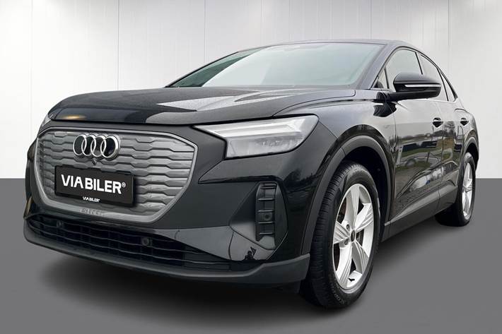 Sort Audi Q4 fra 2024 set udefra