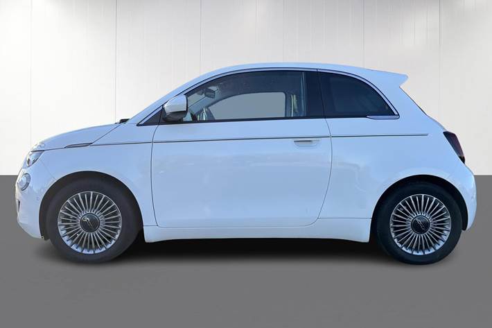 Hvid Fiat 500e fra 2024
