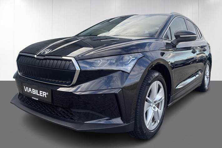 Sort Skoda Enyaq iV fra 2022 set udefra