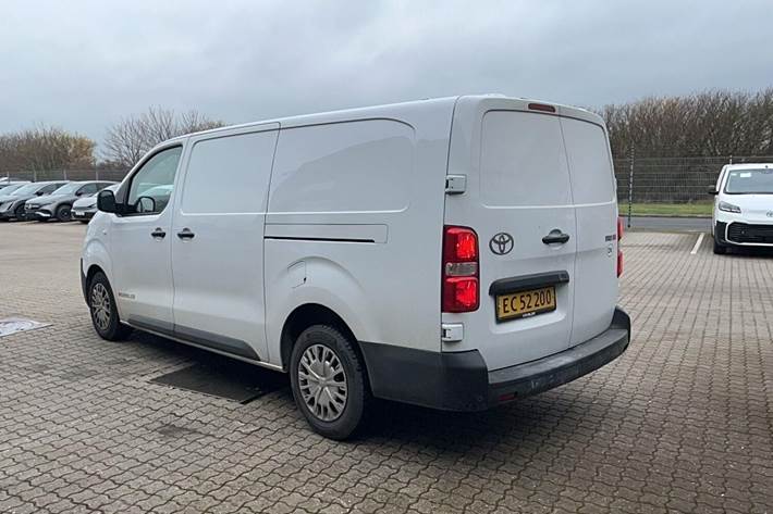 Hvid Toyota ProAce fra 2024