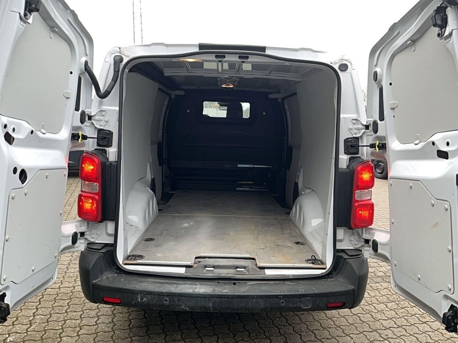 Hvid Toyota ProAce fra 2024