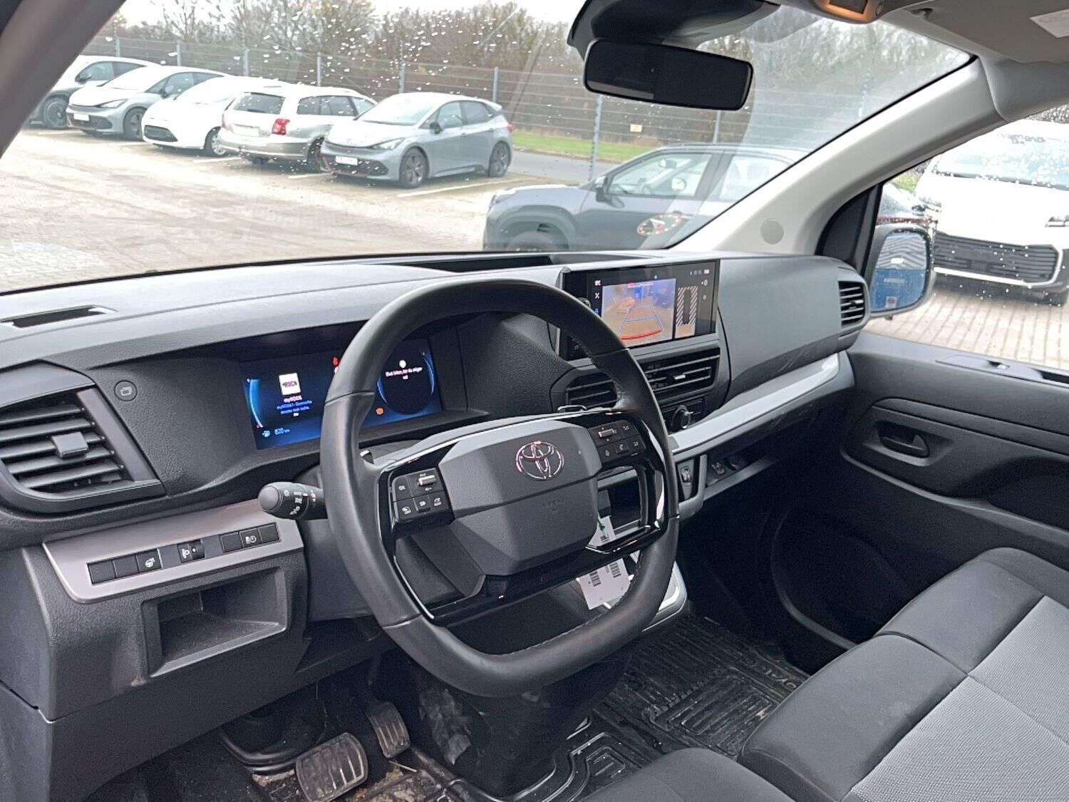 Hvid Toyota ProAce fra 2024