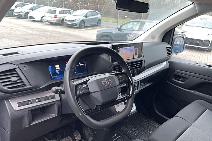 Hvid Toyota ProAce fra 2024