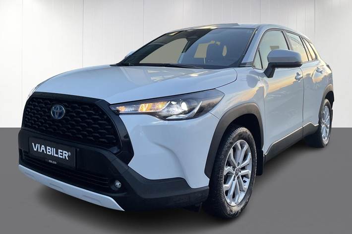 Hvid Toyota Corolla Cross fra 2023