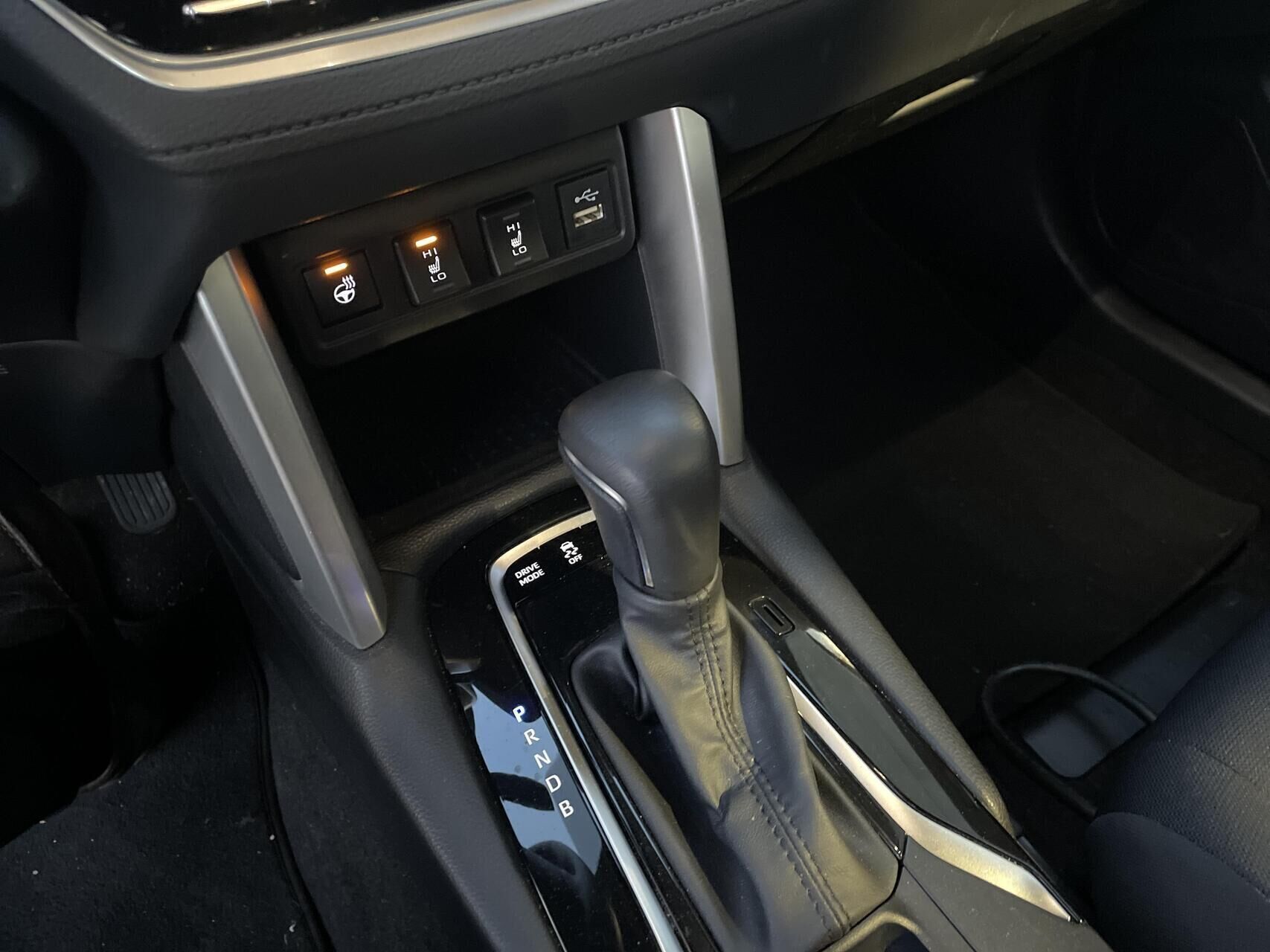 Hvid Toyota Corolla Cross fra 2023